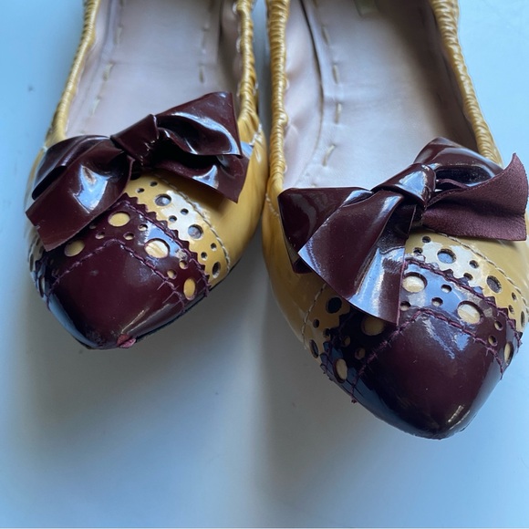 MIU MIU Women's Beautiful Patent Leather Yellow Brown Flats Size 37 - Picture 3 of 5